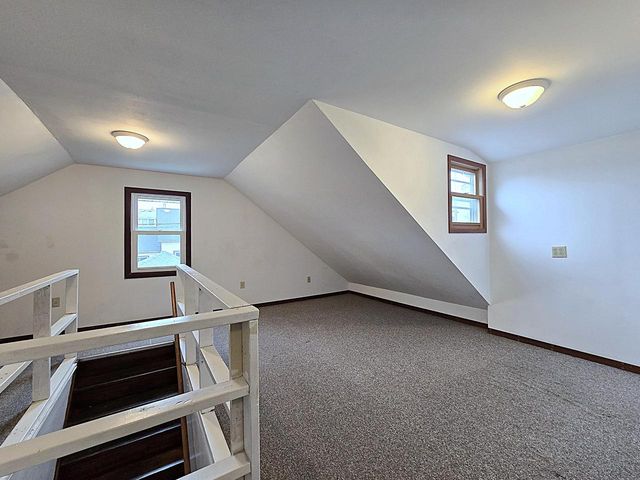 5207 S Lake DRIVE, Cudahy, WI 53110