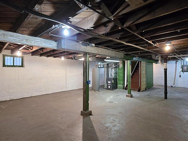 5207 S Lake DRIVE, Cudahy, WI 53110