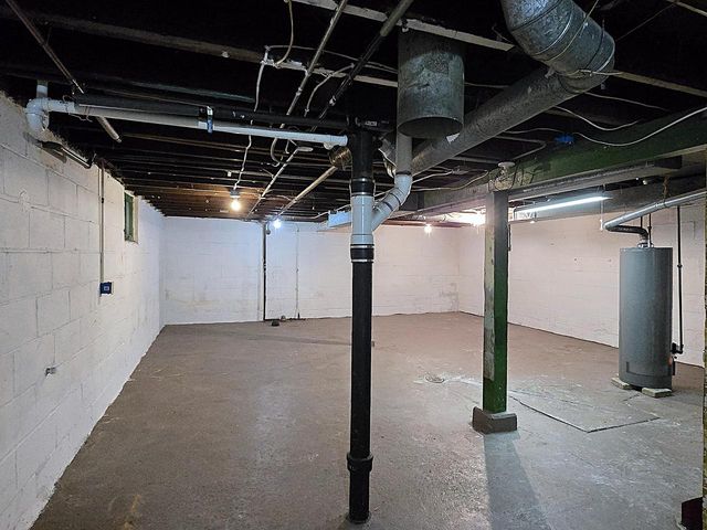 5207 S Lake DRIVE, Cudahy, WI 53110