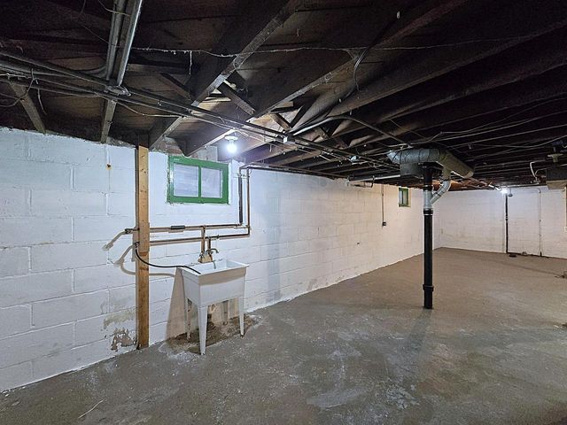 5207 S Lake DRIVE, Cudahy, WI 53110