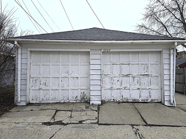 5207 S Lake DRIVE, Cudahy, WI 53110