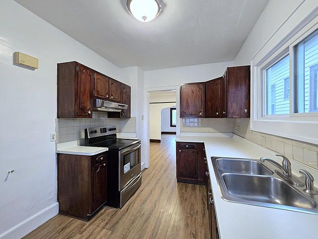 5207 S Lake DRIVE, Cudahy, WI 53110