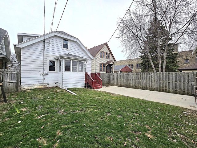 5207 S Lake DRIVE, Cudahy, WI 53110