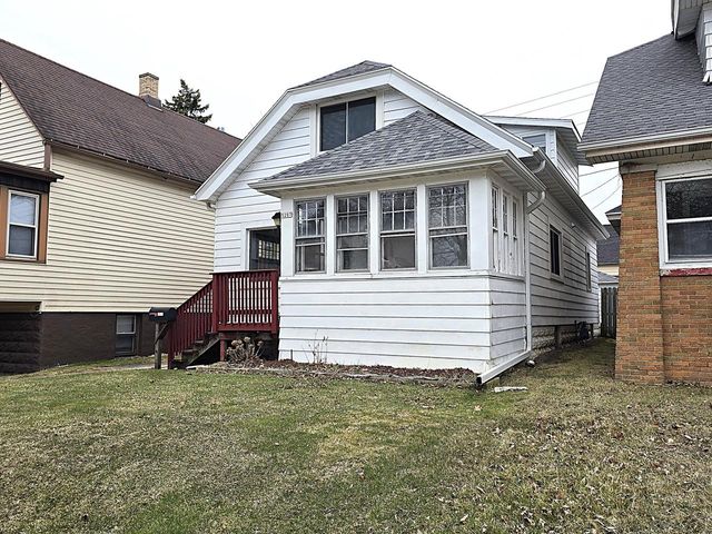 5207 S Lake DRIVE, Cudahy, WI 53110