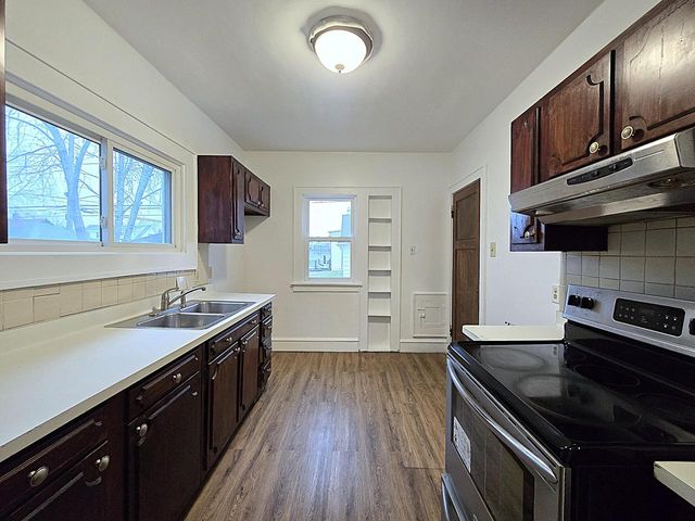 5207 S Lake DRIVE, Cudahy, WI 53110