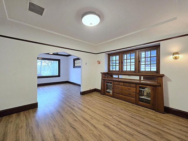 5207 S Lake DRIVE, Cudahy, WI 53110