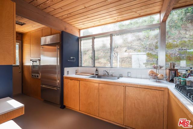 7820 Mulholland Drive, Los Angeles, CA 90046