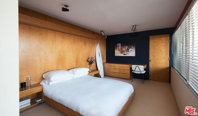 7820 Mulholland Drive, Los Angeles, CA 90046