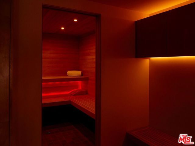 7820 Mulholland Drive, Los Angeles, CA 90046