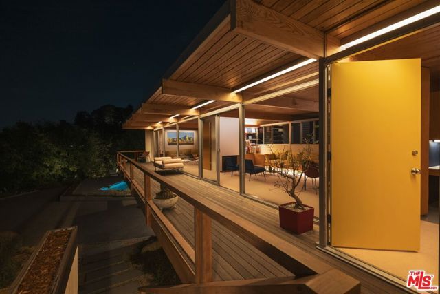 7820 Mulholland Drive, Los Angeles, CA 90046