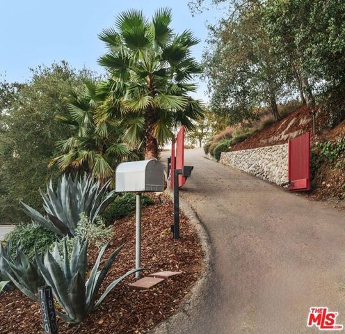 7820 Mulholland Drive, Los Angeles, CA 90046