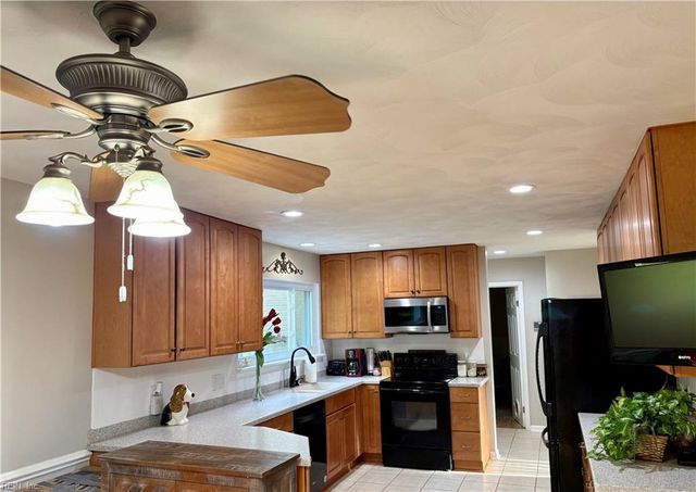 533 Hornell LN, Virginia Beach, VA 23452