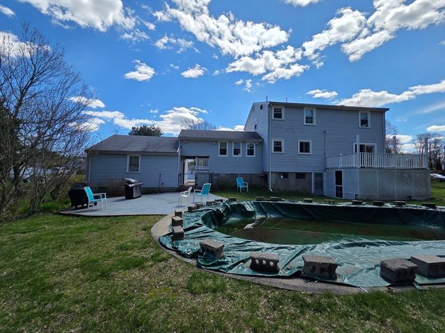18 Lintric Dr, Weymouth, MA 02190