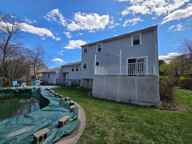 18 Lintric Dr, Weymouth, MA 02190