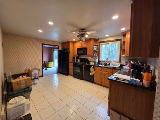 18 Lintric Dr, Weymouth, MA 02190