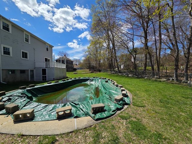 18 Lintric Dr, Weymouth, MA 02190