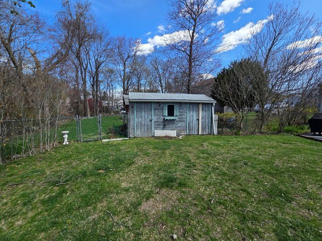 18 Lintric Dr, Weymouth, MA 02190