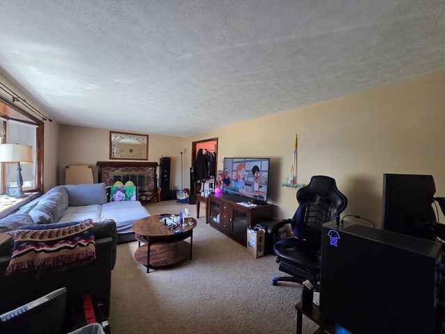 18 Lintric Dr, Weymouth, MA 02190