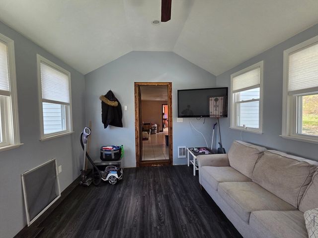 18 Lintric Dr, Weymouth, MA 02190