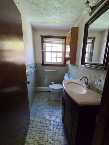 18 Lintric Dr, Weymouth, MA 02190