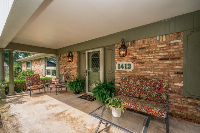 1413 S Main Street S, Lindale, TX 75771