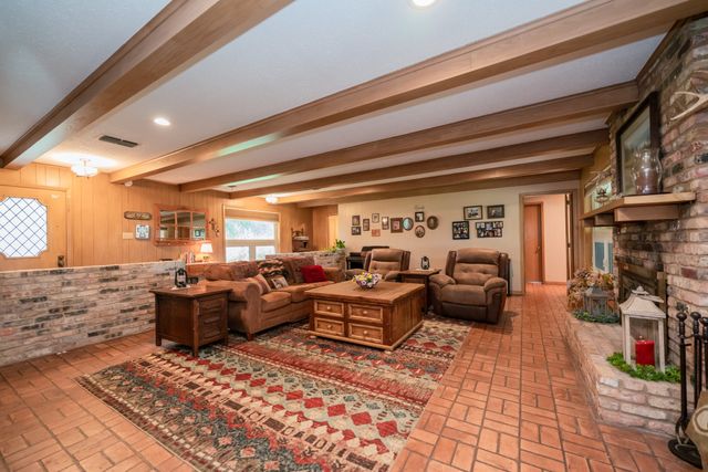 1413 S Main Street S, Lindale, TX 75771