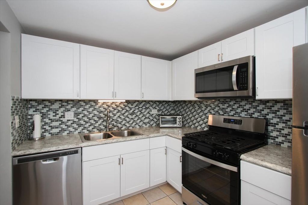 204 Shattuck Court 204, Schaumburg, IL 60194 — photo 3