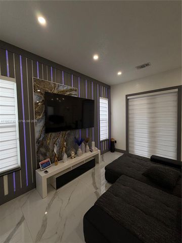 1860 SE 18th Ter, Homestead, FL 33035