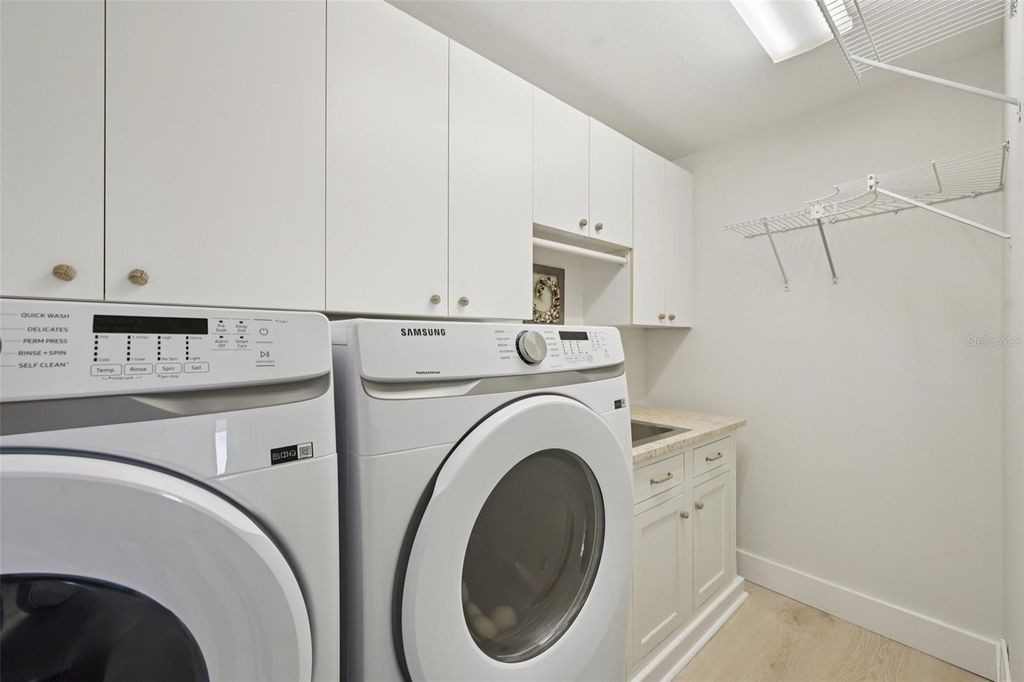 Image 16 of property listing at 316 HAMMOCK CIRCLE, Anna Maria, FL 34216