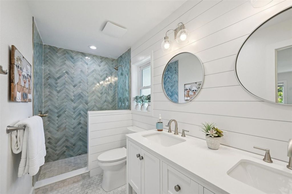 Image 25 of property listing at 316 HAMMOCK CIRCLE, Anna Maria, FL 34216