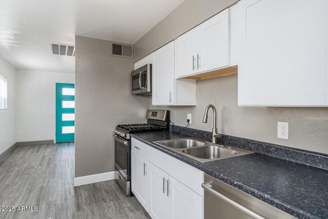 1322 W NORTH Lane, Phoenix, AZ 85021