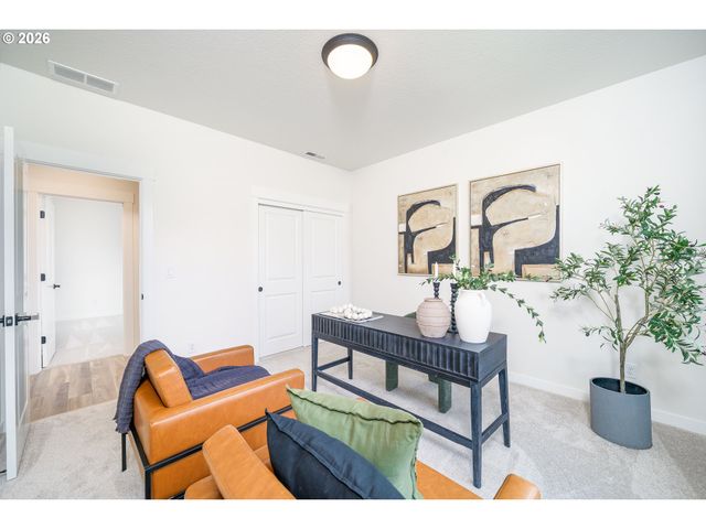 509 W 19TH St, La Center, WA 98629