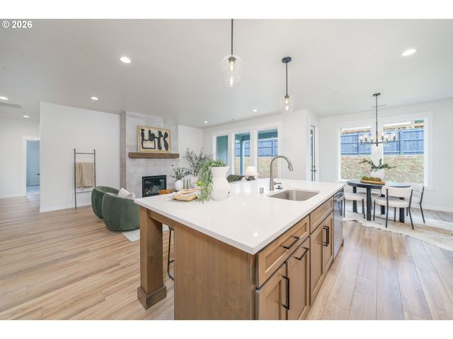 509 W 19TH St, La Center, WA 98629