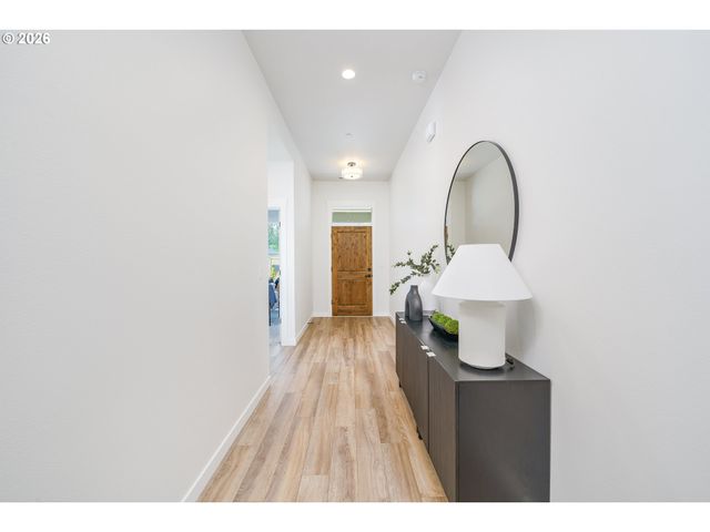 509 W 19TH St, La Center, WA 98629
