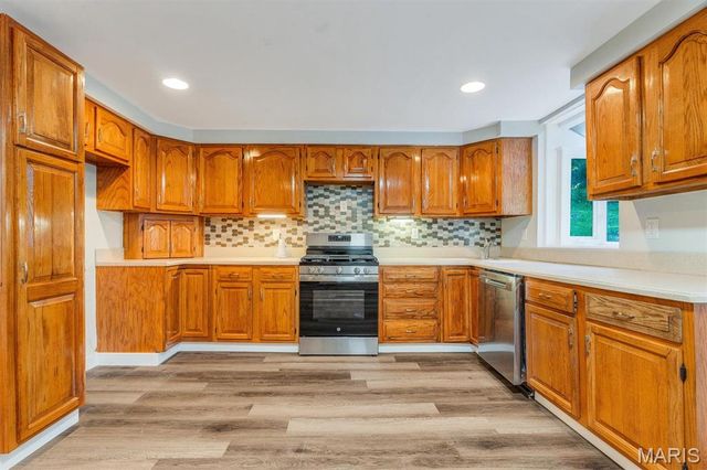 635 Castlewood Drive, Ballwin, MO 63021
