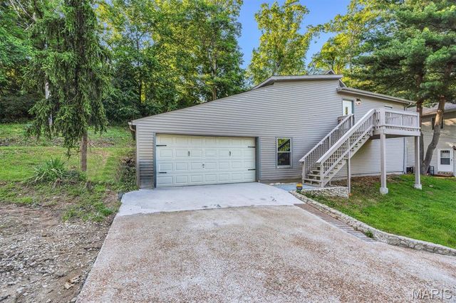 635 Castlewood Drive, Ballwin, MO 63021