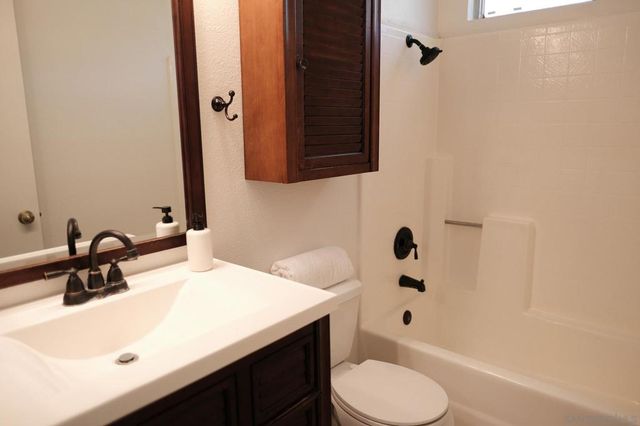 4835 Glenhaven Dr, Oceanside, CA 92056