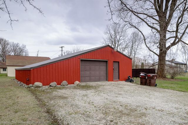 21775 Clemmons Court, Belleville, MI 48111