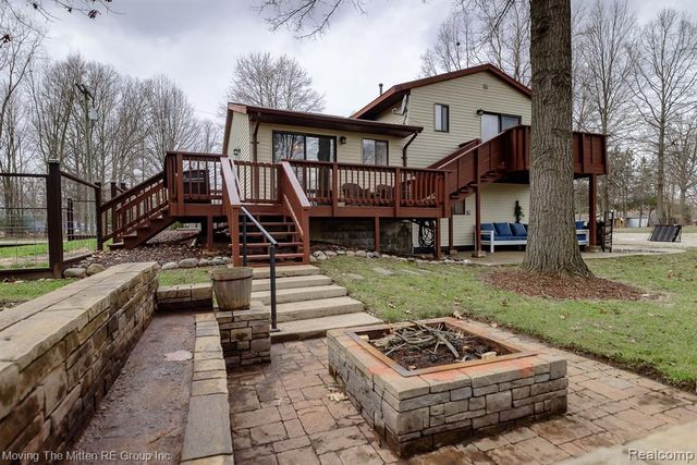 21775 Clemmons Court, Belleville, MI 48111