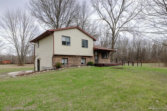 21775 Clemmons Court, Belleville, MI 48111