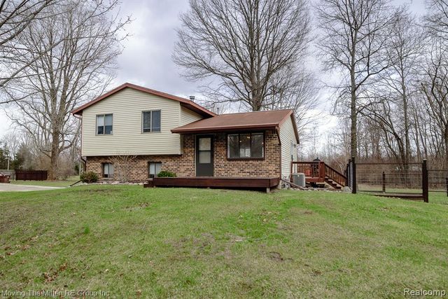 21775 Clemmons Court, Belleville, MI 48111