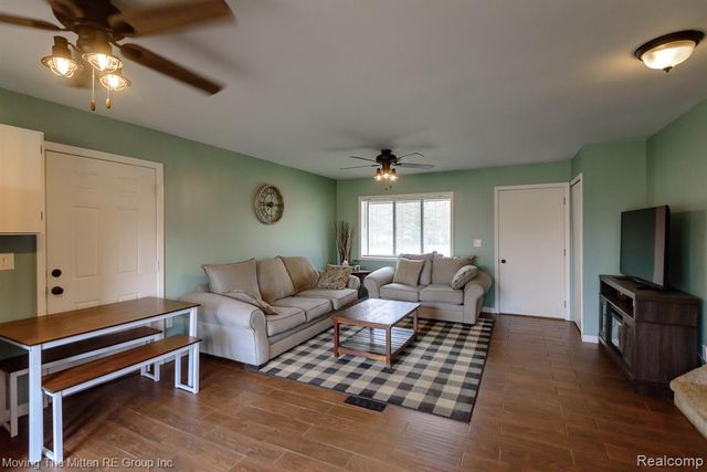 21775 Clemmons Court, Belleville, MI 48111