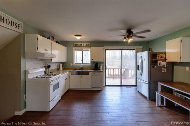 21775 Clemmons Court, Belleville, MI 48111