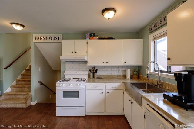 21775 Clemmons Court, Belleville, MI 48111