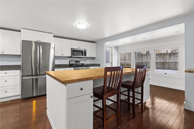 32 Pilgrim Avenue, Coventry, RI 02816