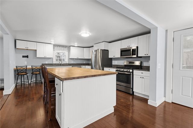 32 Pilgrim Avenue, Coventry, RI 02816