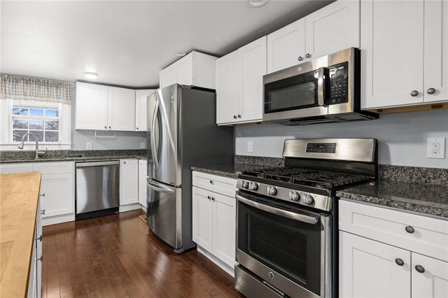 32 Pilgrim Avenue, Coventry, RI 02816