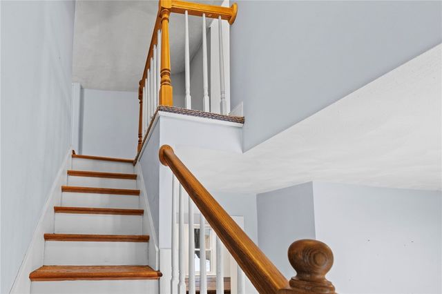 32 Pilgrim Avenue, Coventry, RI 02816