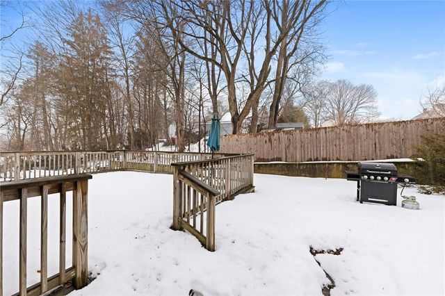 32 Pilgrim Avenue, Coventry, RI 02816