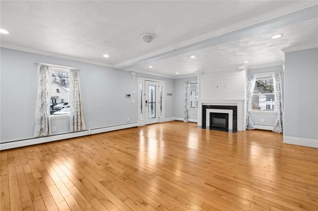 32 Pilgrim Avenue, Coventry, RI 02816